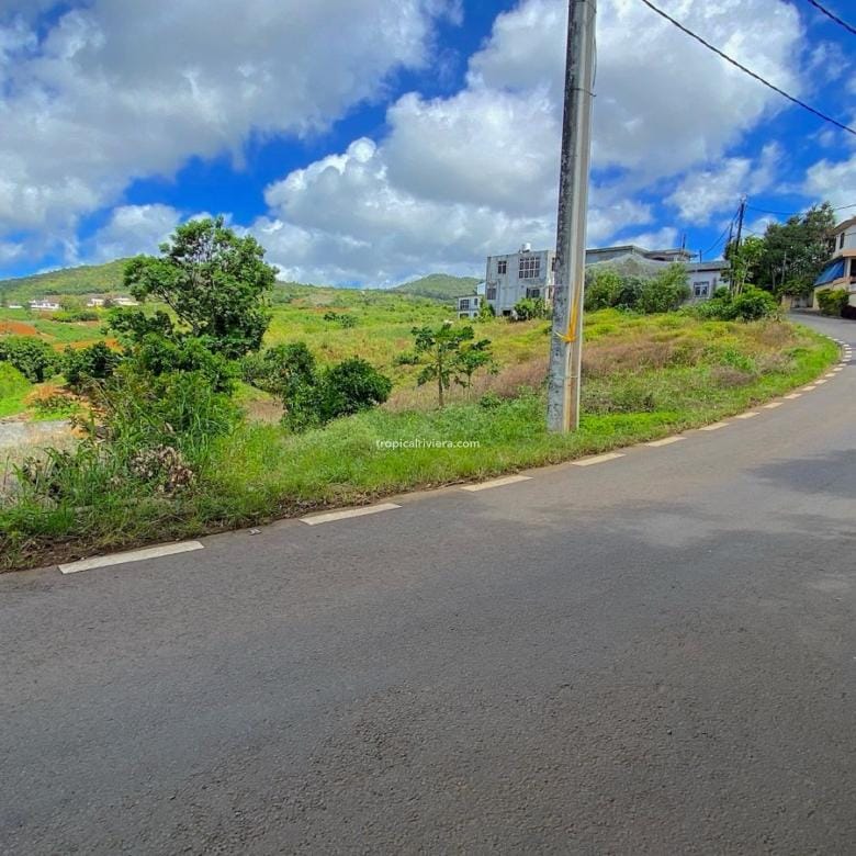 Residential Land for Sale in Les Mariannes – 695 m² Plot with Panoramic Views