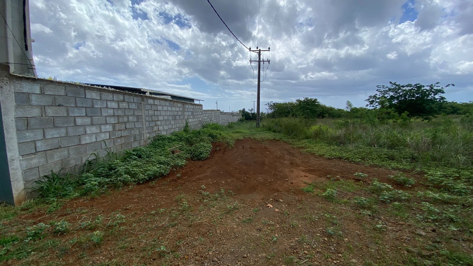 Agricultural land for sale in Albion, with partial sea view (2,517 m²)