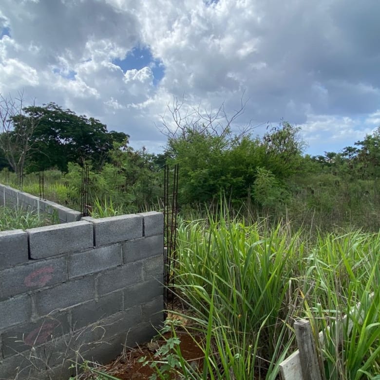 Agricultural land for sale in Albion, with partial sea view (2,517 m²)
