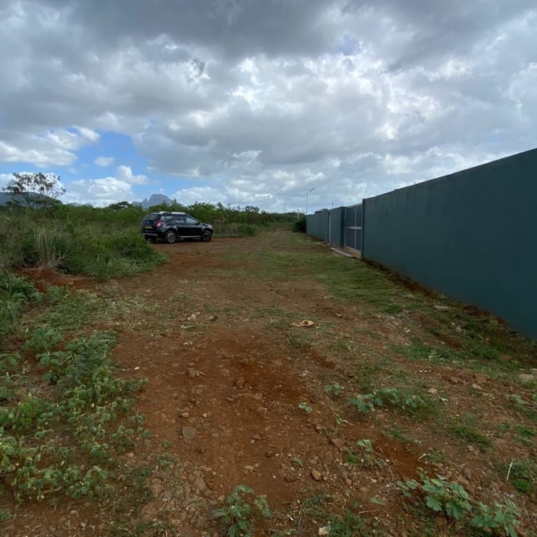Agricultural land for sale in Albion, with partial sea view (2,517 m²)