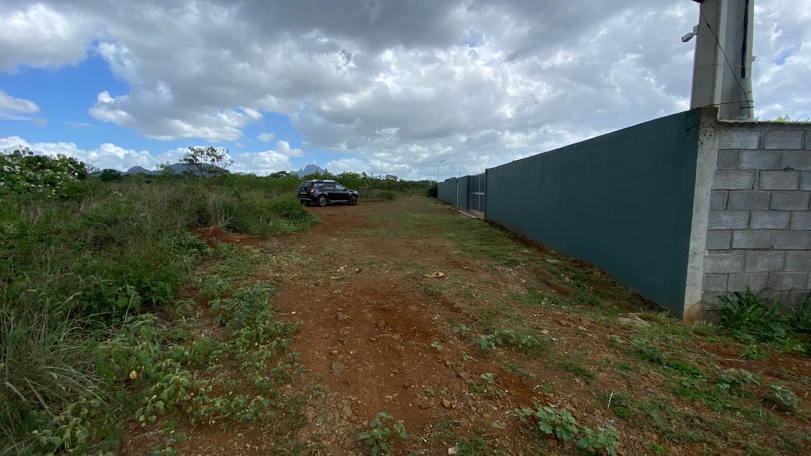 Agricultural land for sale in Albion, with partial sea view (2,517 m²)