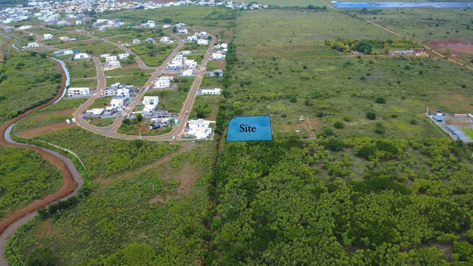 Agricultural land for sale in Albion, with partial sea view (2,517 m²)