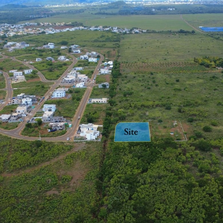 Agricultural land for sale in Albion, with partial sea view (2,517 m²)