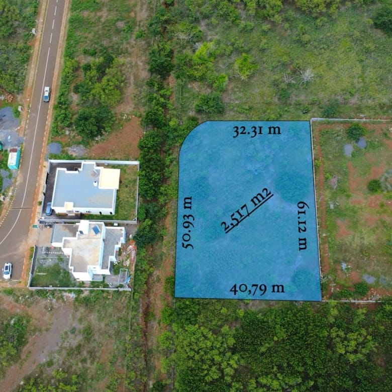 Agricultural land for sale in Albion, with partial sea view (2,517 m²)