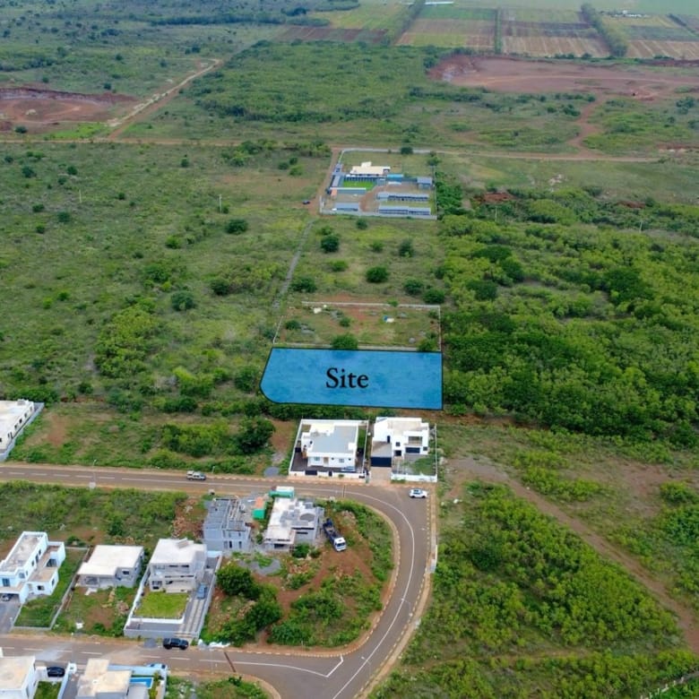 Agricultural land for sale in Albion, with partial sea view (2,517 m²)