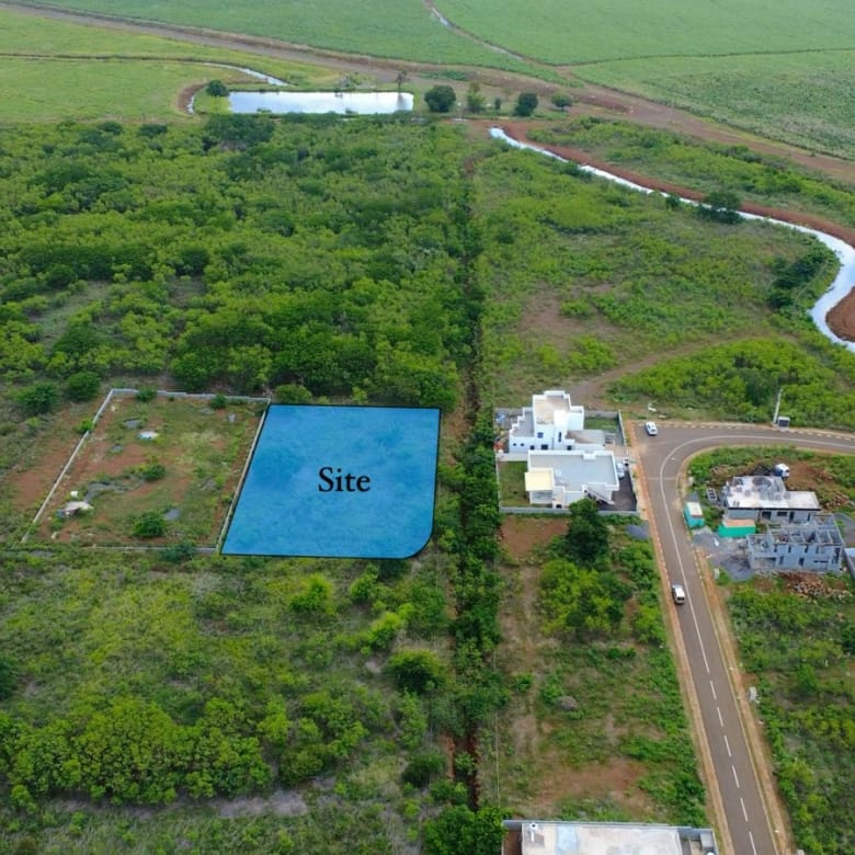 Agricultural land for sale in Albion, with partial sea view (2,517 m²)