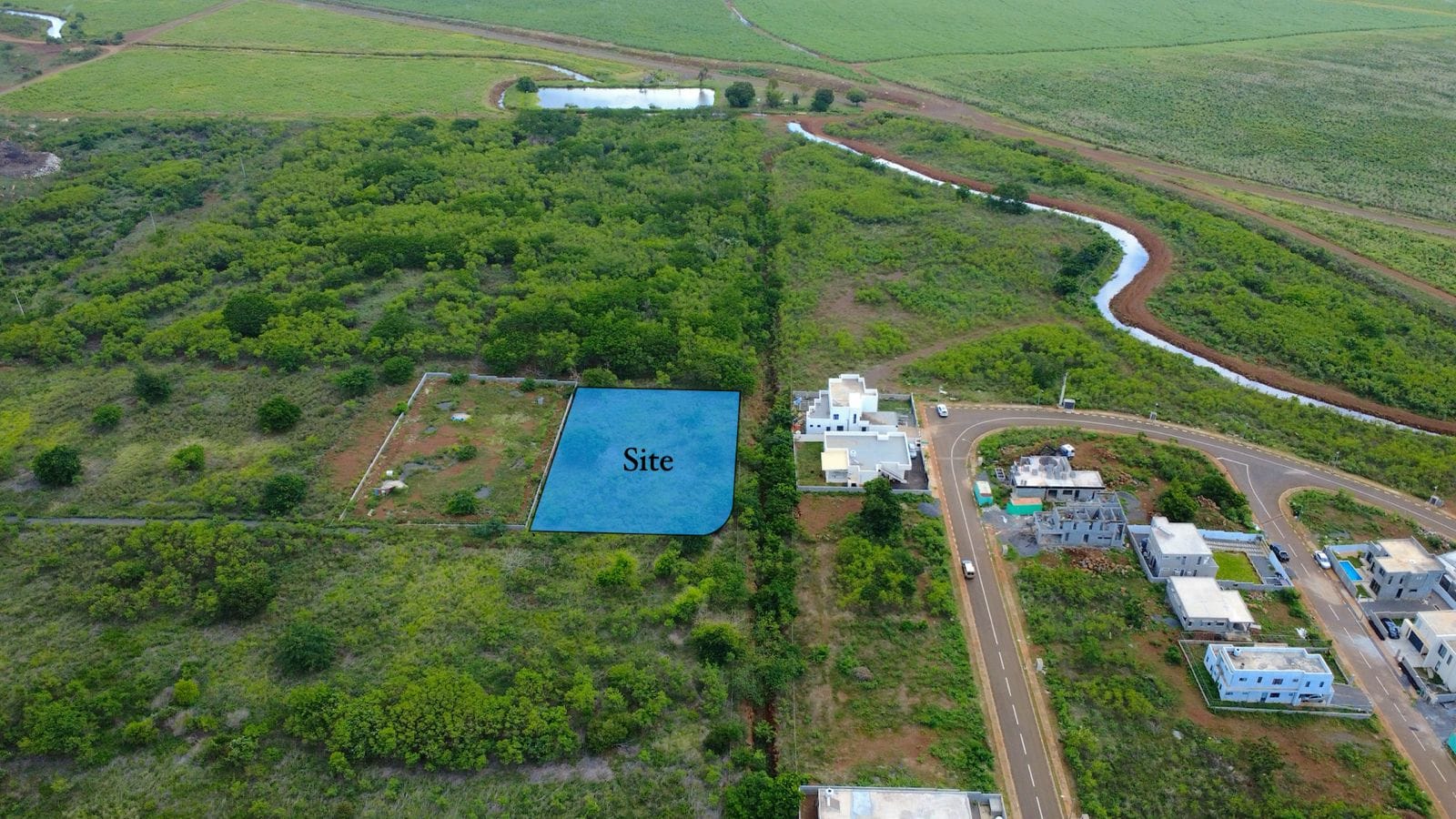 Agricultural land for sale in Albion, with partial sea view (2,517 m²)