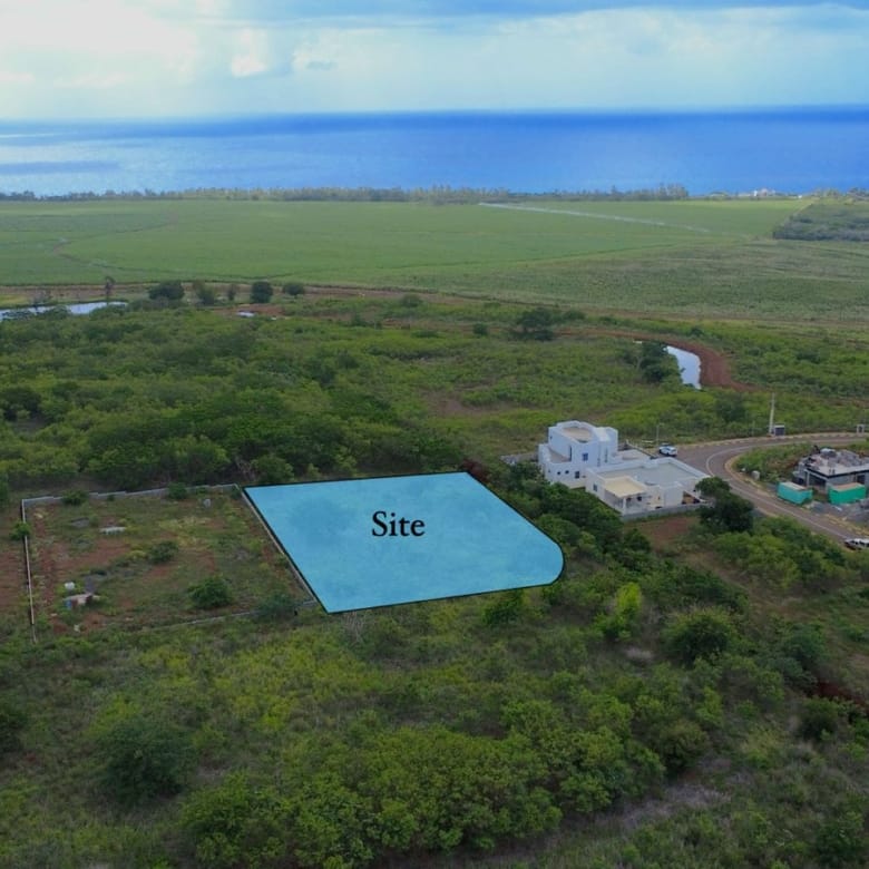Agricultural land for sale in Albion, with partial sea view (2,517 m²)