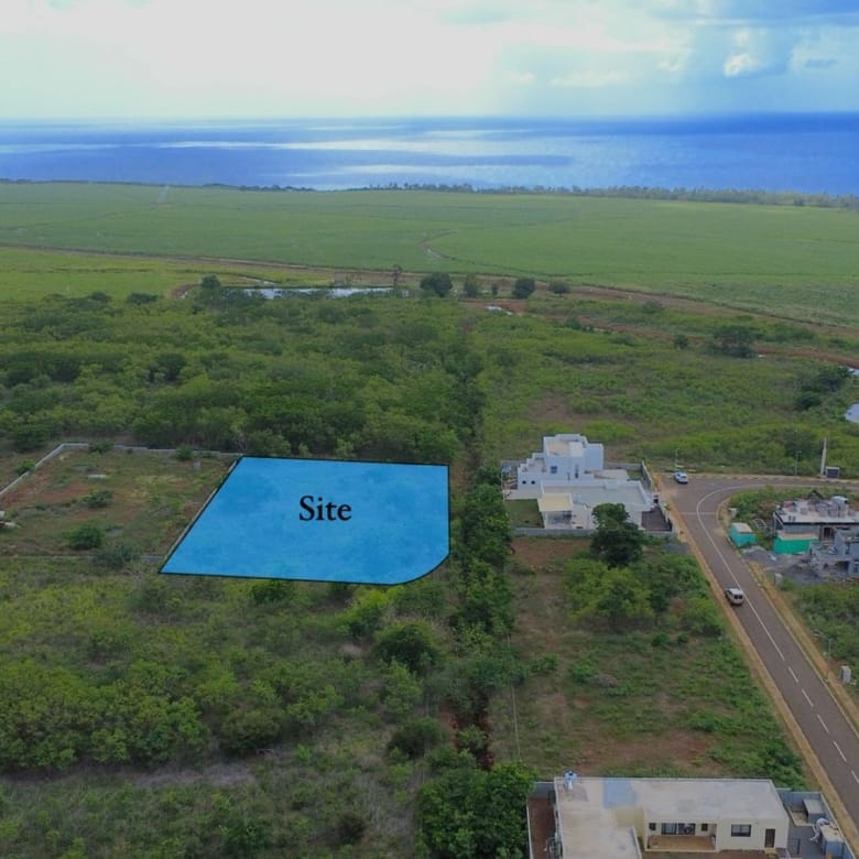 Agricultural land for sale in Albion, with partial sea view (2,517 m²)