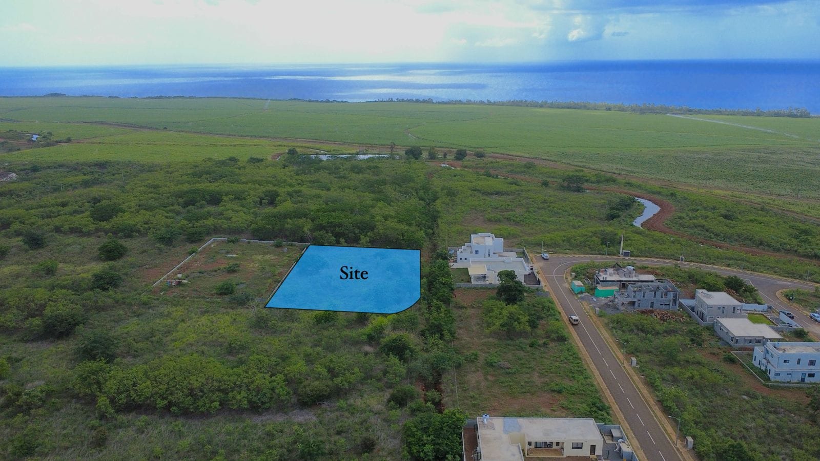 Agricultural land for sale in Albion, with partial sea view (2,517 m²)