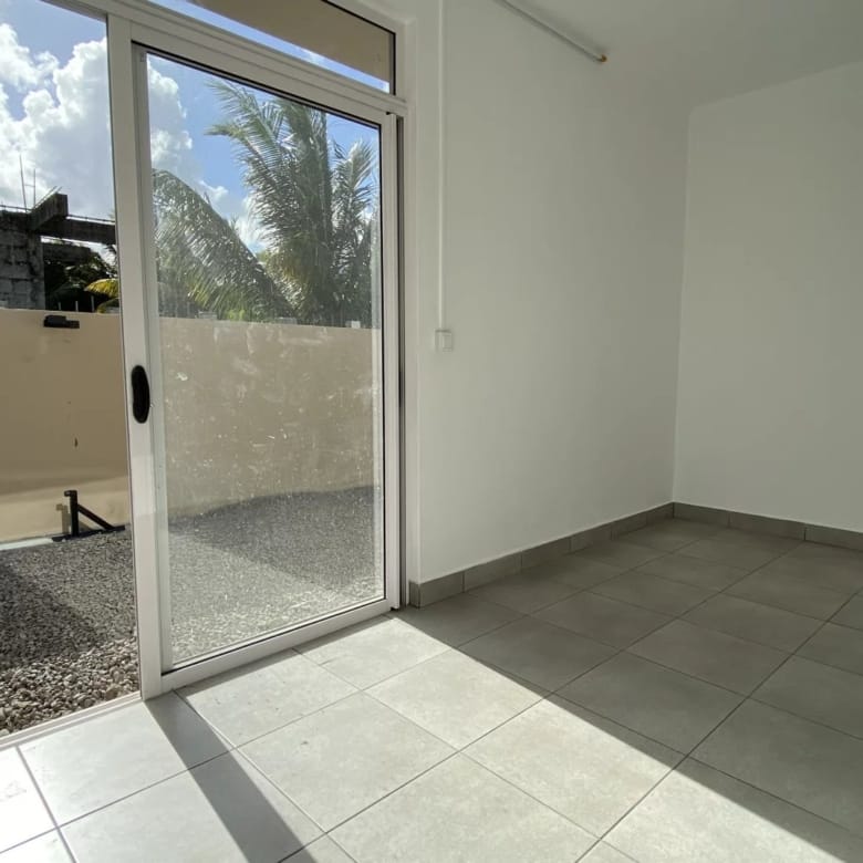 Rental – 6 Bedroom Dormitory/Hostel 250 m2 – Boulet Rouge, Central Flacq
