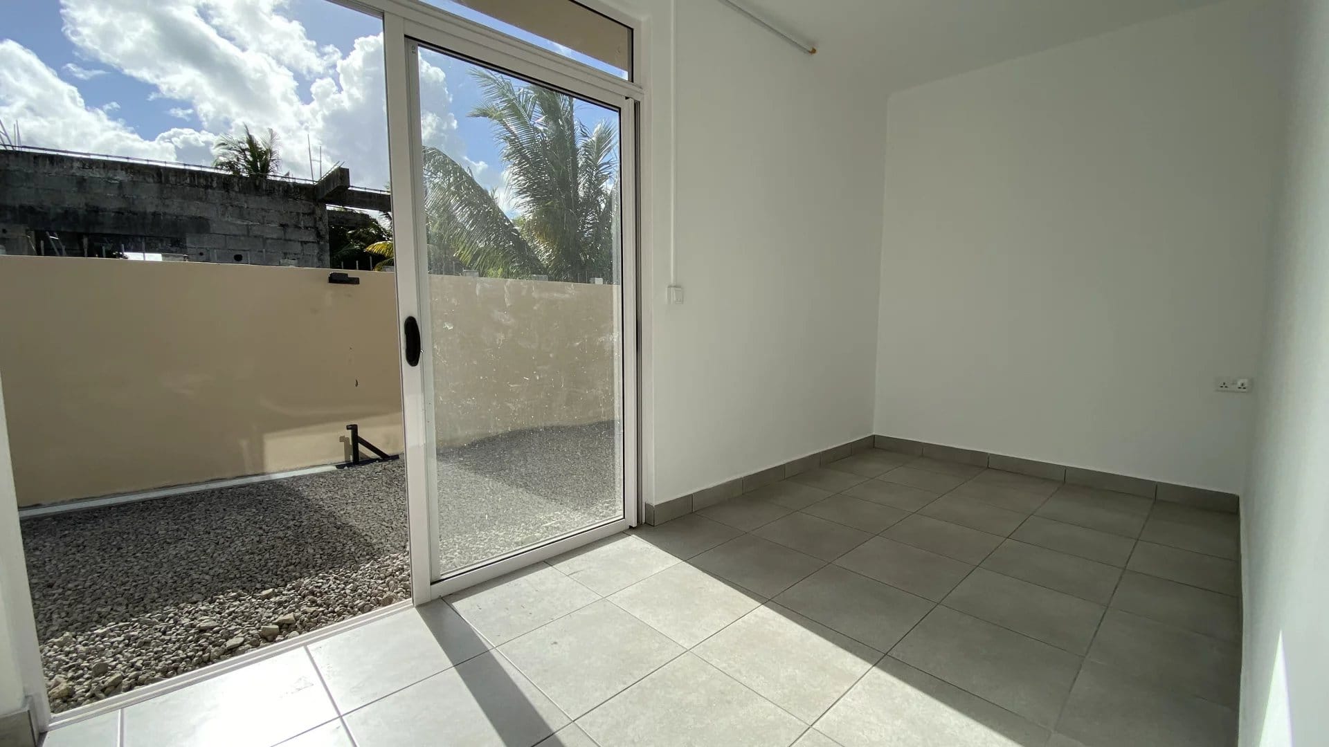Rental – 6 Bedroom Dormitory/Hostel 250 m2 – Boulet Rouge, Central Flacq