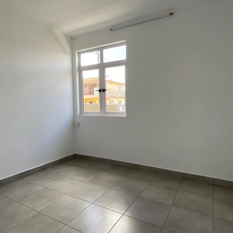 Rental – 6 Bedroom Dormitory/Hostel 250 m2 – Boulet Rouge, Central Flacq