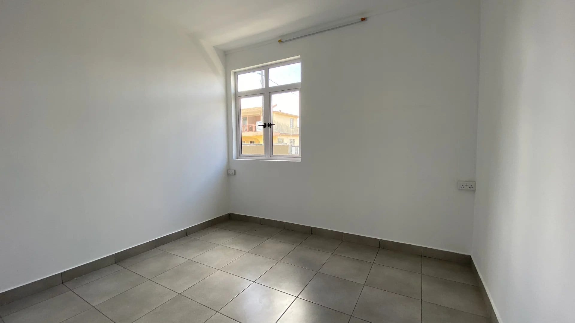 Rental – 6 Bedroom Dormitory/Hostel 250 m2 – Boulet Rouge, Central Flacq