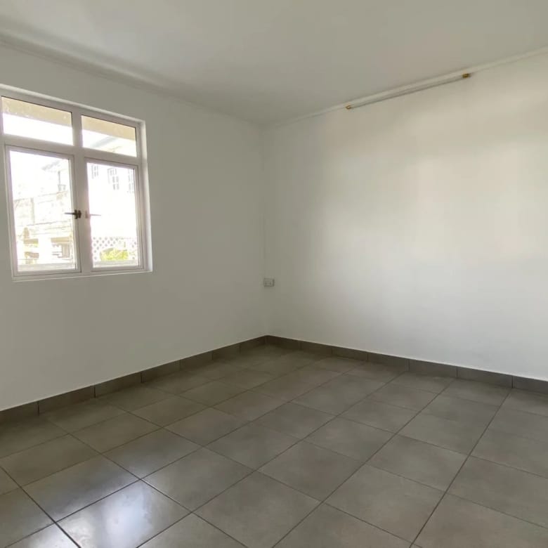 Rental – 6 Bedroom Dormitory/Hostel 250 m2 – Boulet Rouge, Central Flacq