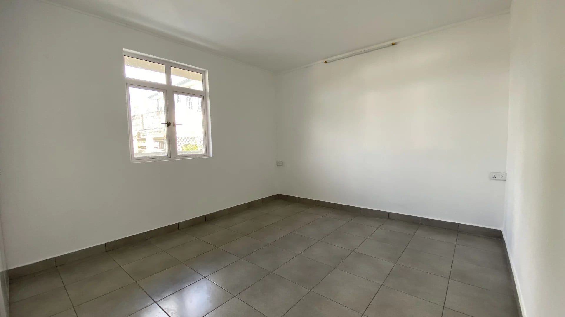 Rental – 6 Bedroom Dormitory/Hostel 250 m2 – Boulet Rouge, Central Flacq