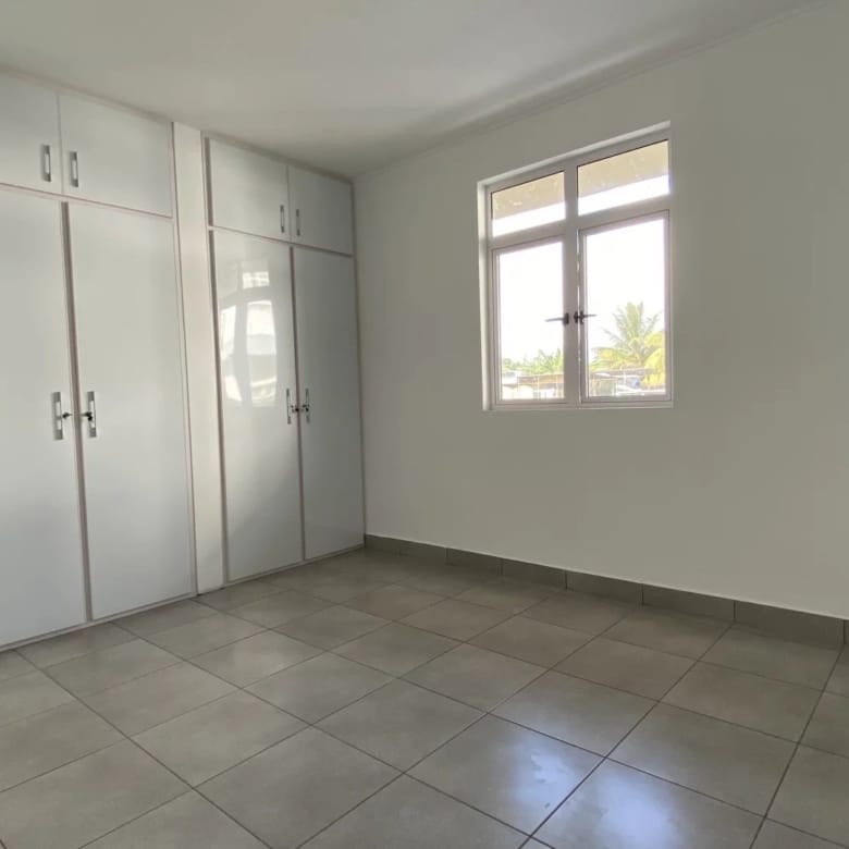 Rental – 6 Bedroom Dormitory/Hostel 250 m2 – Boulet Rouge, Central Flacq