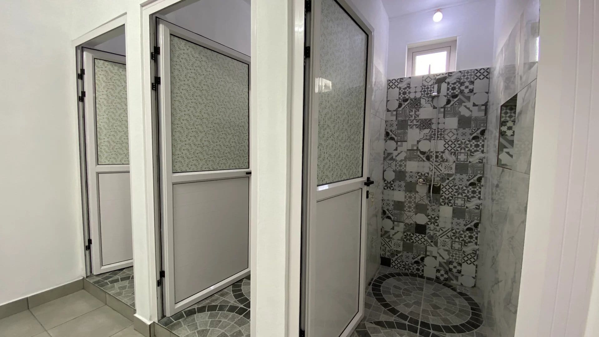 Rental – 6 Bedroom Dormitory/Hostel 250 m2 – Boulet Rouge, Central Flacq