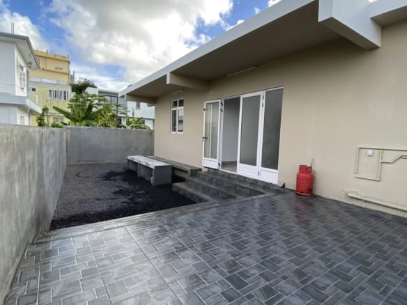 Rental – 6 Bedroom Dormitory/Hostel 250 m2 – Boulet Rouge, Central Flacq
