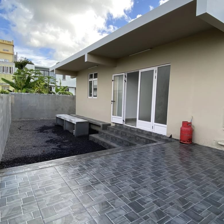 Rental – 6 Bedroom Dormitory/Hostel 250 m2 – Boulet Rouge, Central Flacq