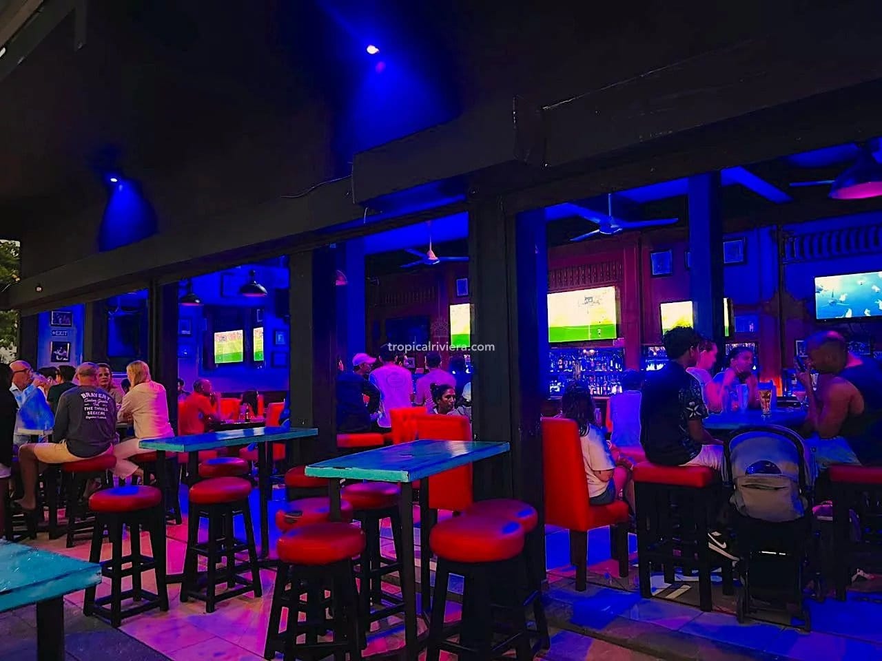Picture-86482783-2 Turnkey Bar restaurant for sale in Calodyne with Alchohol Permit