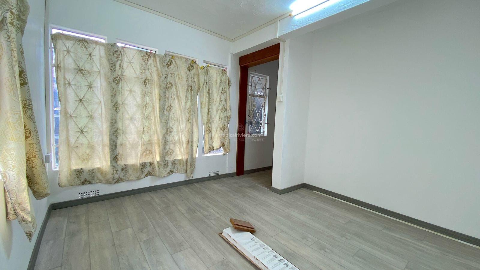 Local au rez-de-chaussée à louer – 6 pièces | Centre de Flacq | Idéal pour un bureau ou un appartement