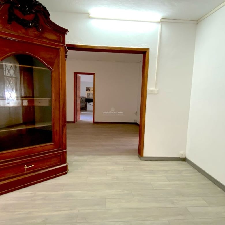 Local au rez-de-chaussée à louer – 6 pièces | Centre de Flacq | Idéal pour un bureau ou un appartement