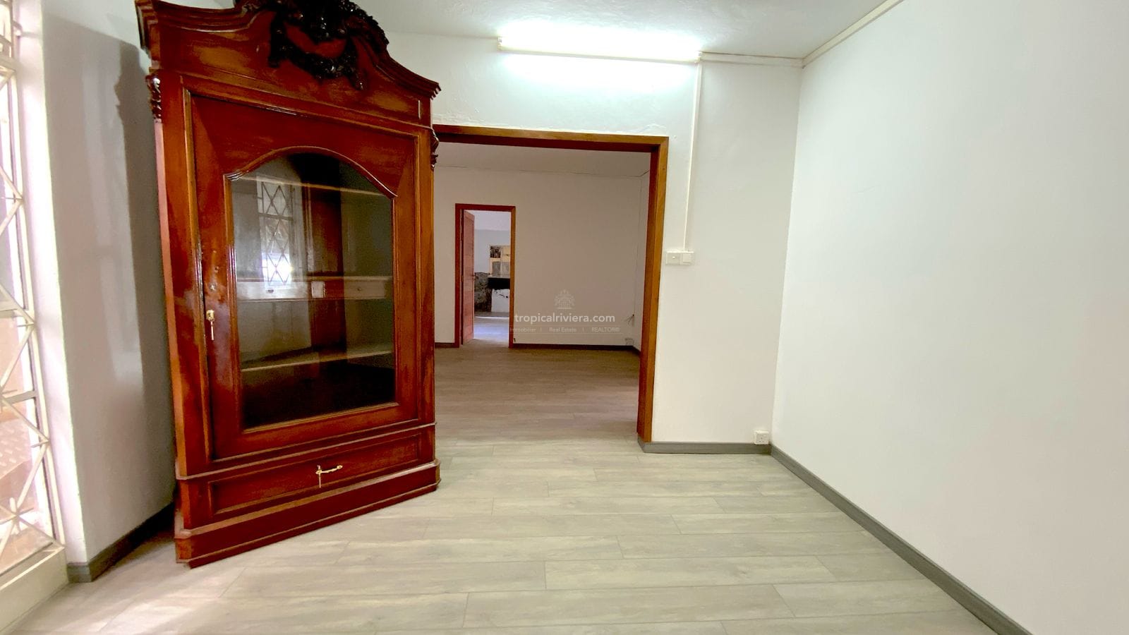 Local au rez-de-chaussée à louer – 6 pièces | Centre de Flacq | Idéal pour un bureau ou un appartement