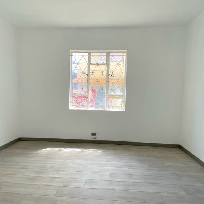 Local au rez-de-chaussée à louer – 6 pièces | Centre de Flacq | Idéal pour un bureau ou un appartement