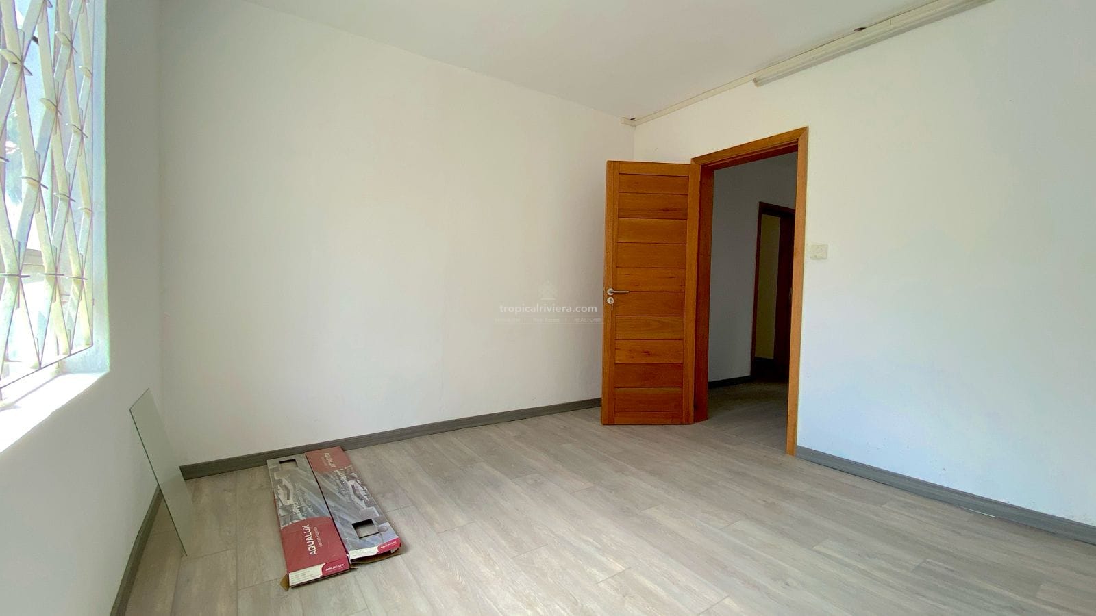 Local au rez-de-chaussée à louer – 6 pièces | Centre de Flacq | Idéal pour un bureau ou un appartement