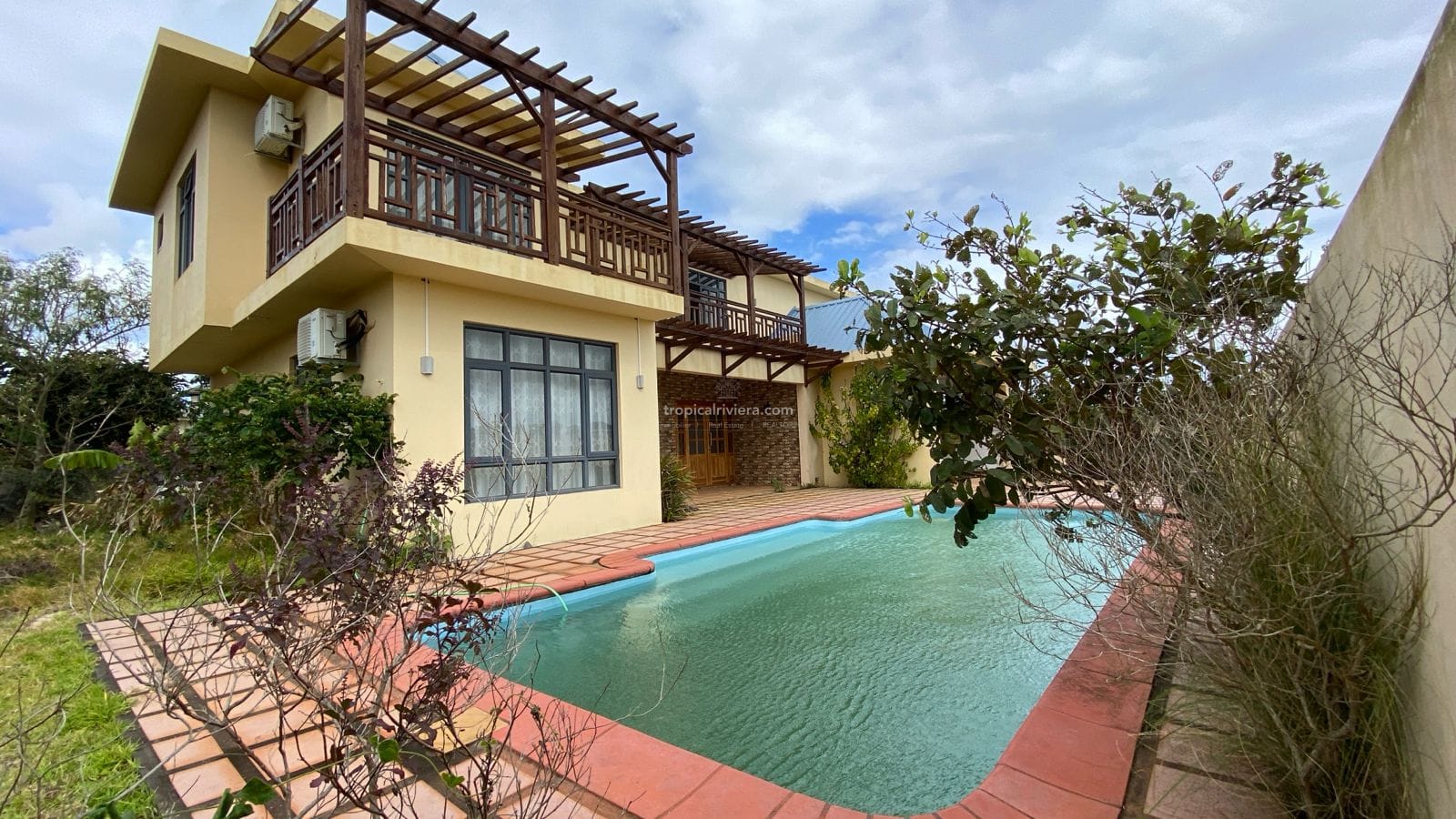 villa for rent Pointe aux Piments (10) 4-Bedroom Furnished Villa with Large Private Pool for Rent – Pointe aux Piments | Secure Gated Residence