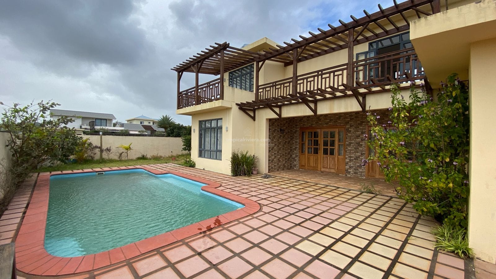 4-Bedroom Furnished Villa with Large Private Pool for Rent – Pointe aux Piments | Secure Gated Residence