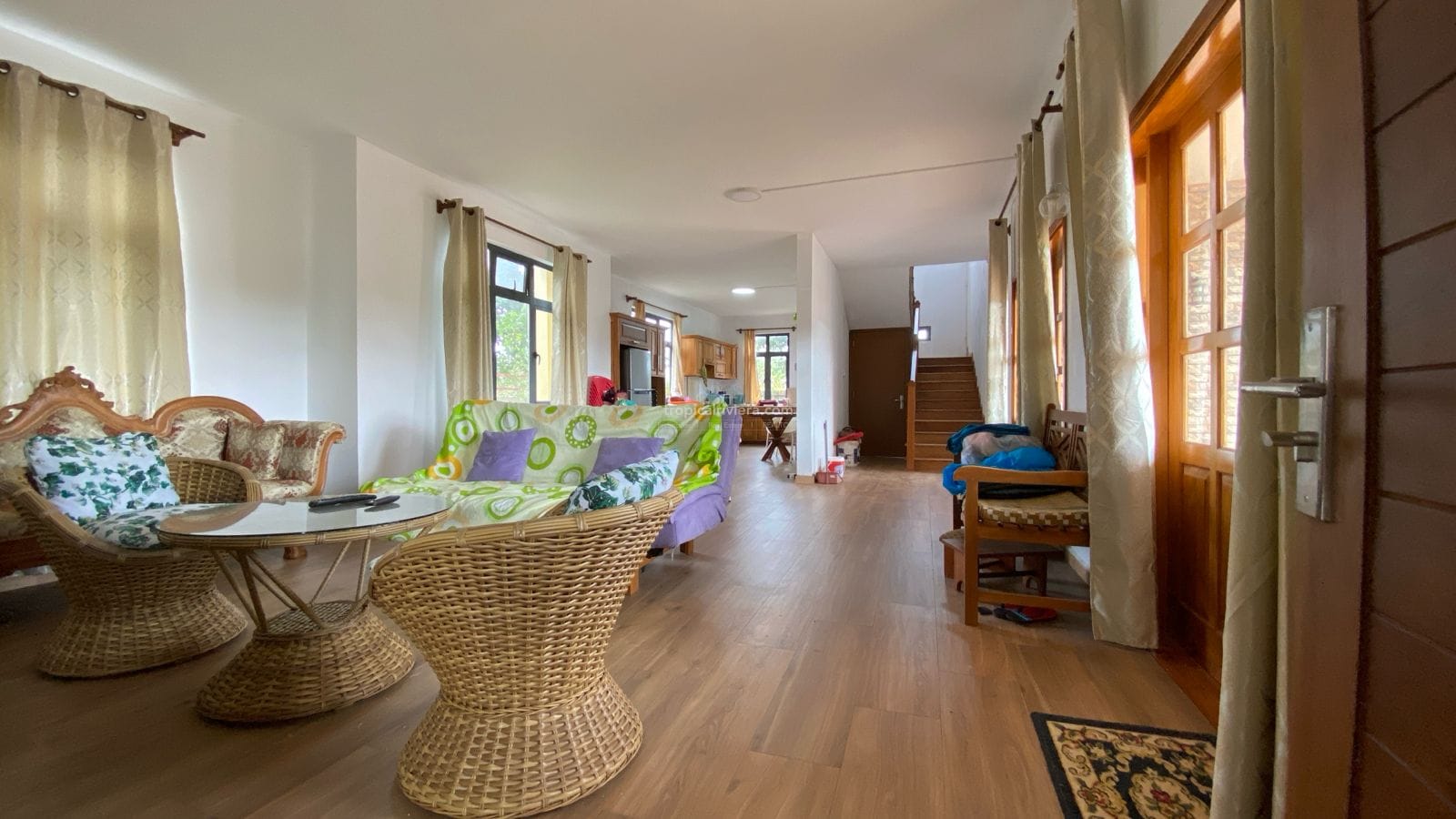 4-Bedroom Furnished Villa with Large Private Pool for Rent – Pointe aux Piments | Secure Gated Residence