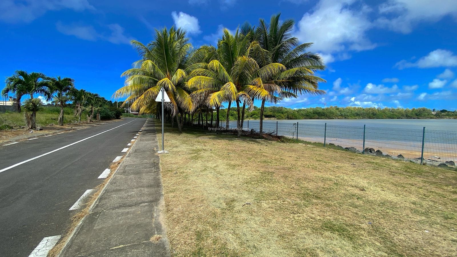 Rental – Fully Funished Villa with Private Pool in a Gated Community- Belle Mare