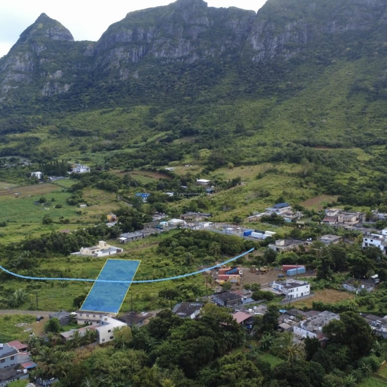 Land for Sale – 1,899.39 m² – La Laura Malenga, St Pierre