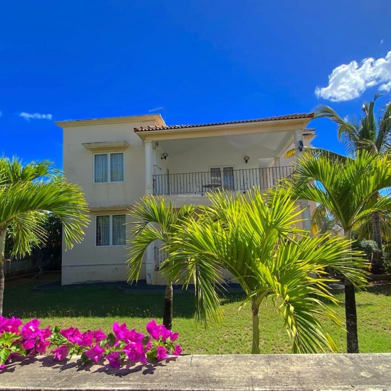À vendre – Villa meublée de 6 chambres, 480 m² – Flic-en-Flac, Île Maurice