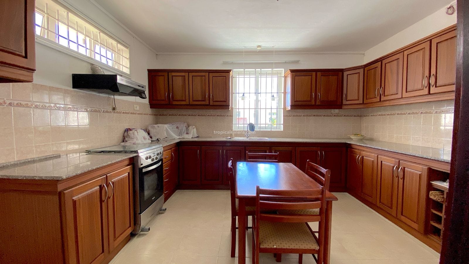 À vendre – Villa meublée de 6 chambres, 480 m² – Flic-en-Flac, Île Maurice