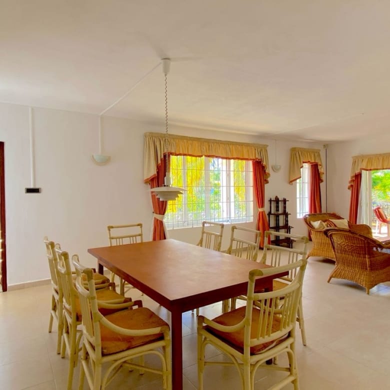 À vendre – Villa meublée de 6 chambres, 480 m² – Flic-en-Flac, Île Maurice