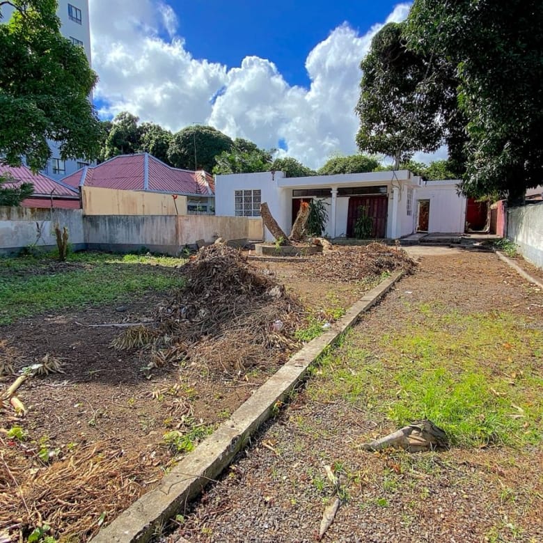 Rental – Polyvalent Building with Large Gated Yard in Rose Hill Centre