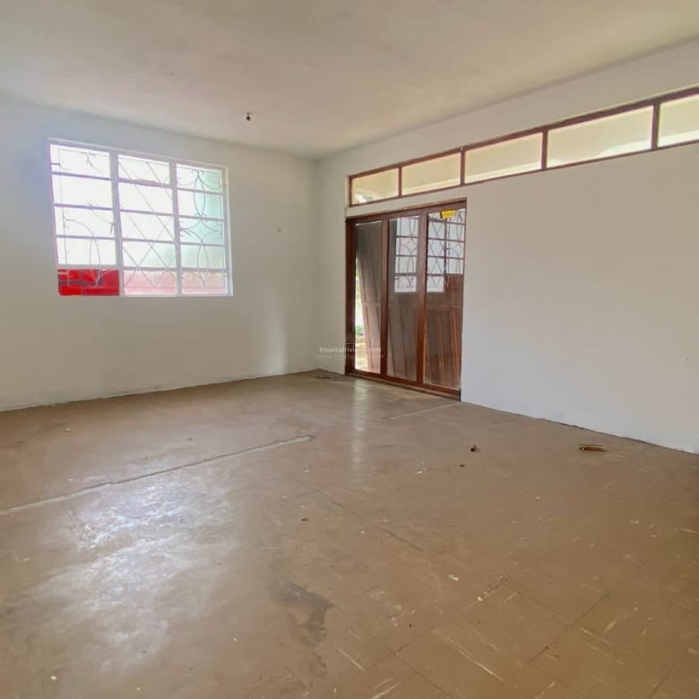 Rental – Polyvalent Building with Large Gated Yard in Rose Hill Centre