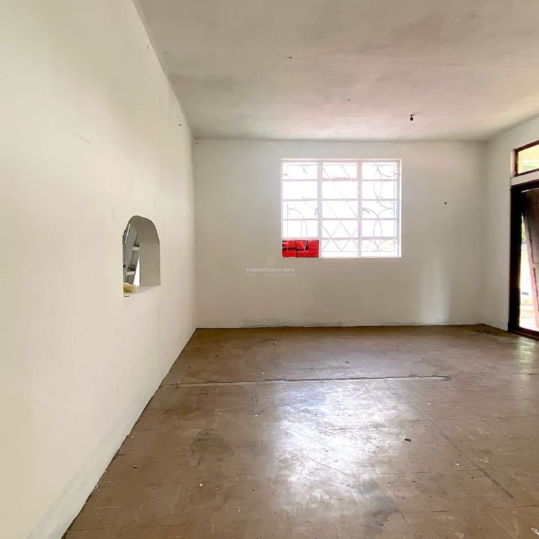 Rental – Polyvalent Building with Large Gated Yard in Rose Hill Centre