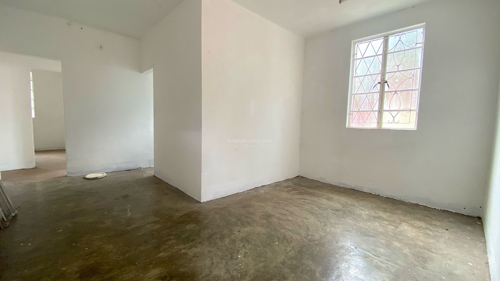 Rental – Polyvalent Building with Large Gated Yard in Rose Hill Centre
