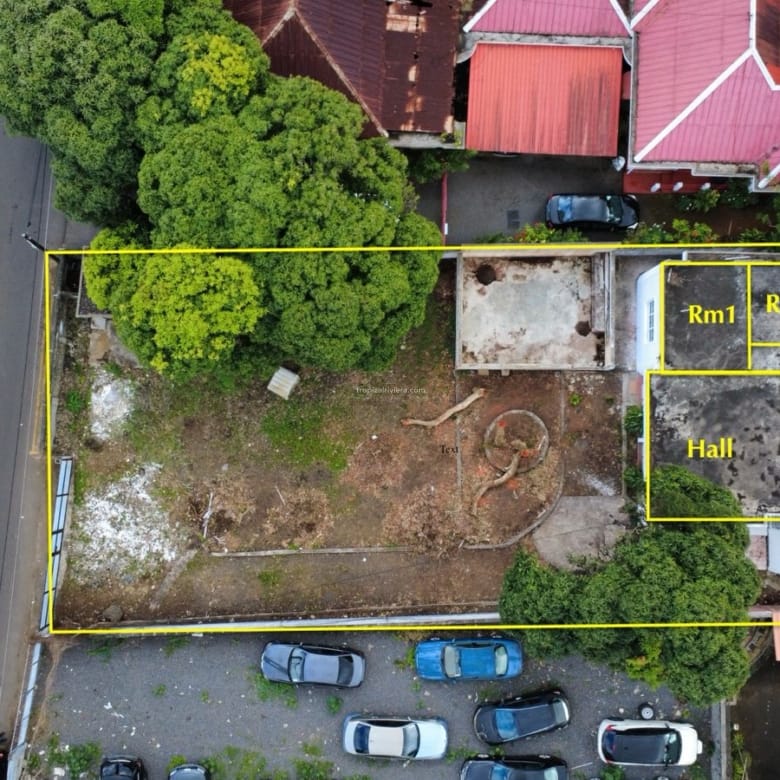 Rental – Polyvalent Building with Large Gated Yard in Rose Hill Centre