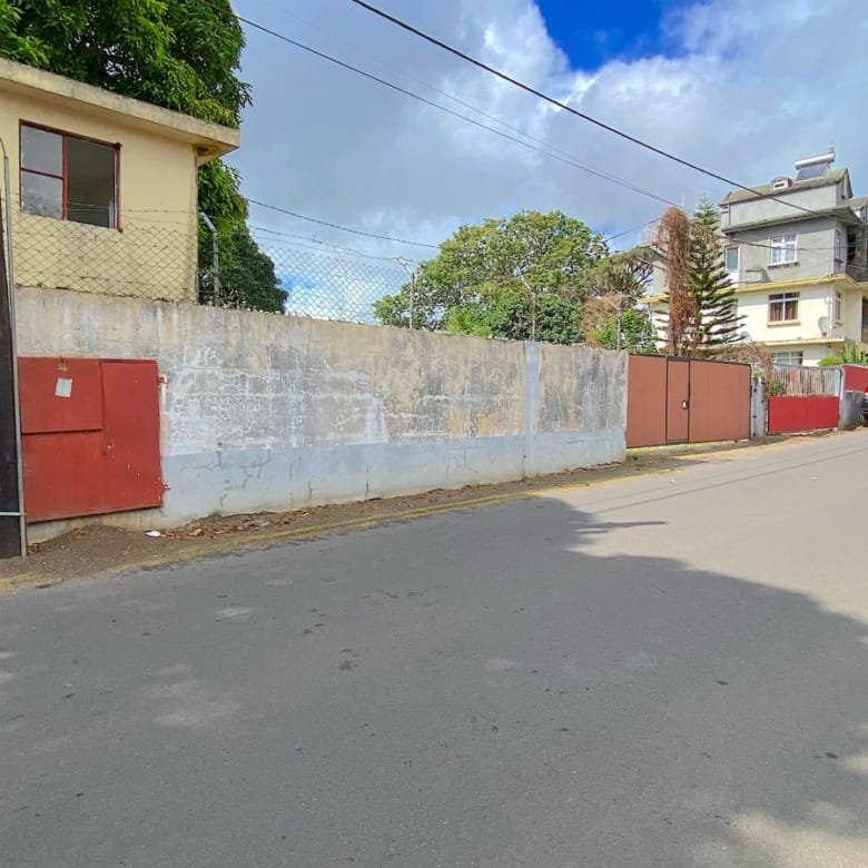 Rental – Polyvalent Building with Large Gated Yard in Rose Hill Centre
