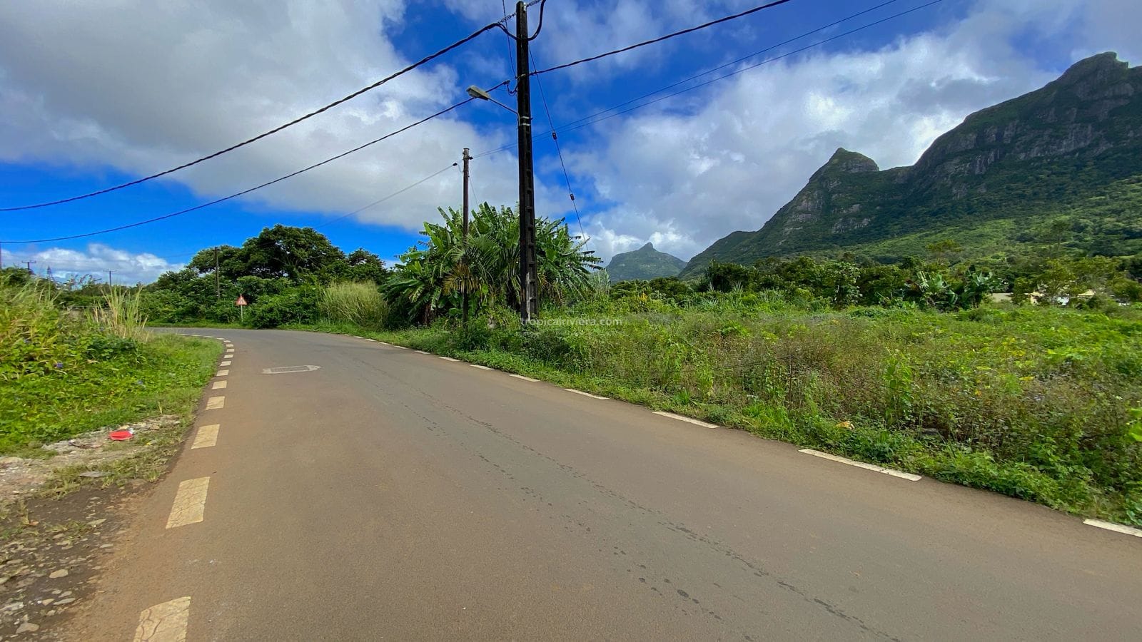Land for Sale – 1,899.39 m² – La Laura Malenga, St Pierre
