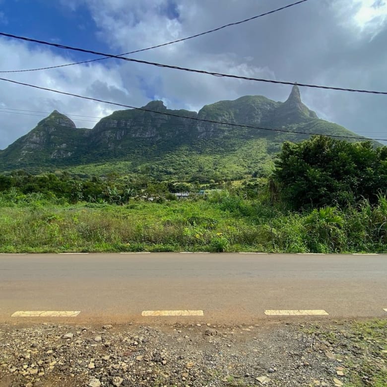 Land for Sale – 1,899.39 m² – La Laura Malenga, St Pierre