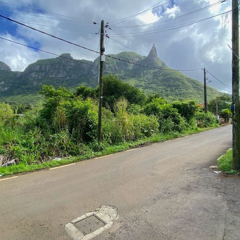 Land for Sale – 1,899.39 m² – La Laura Malenga, St Pierre