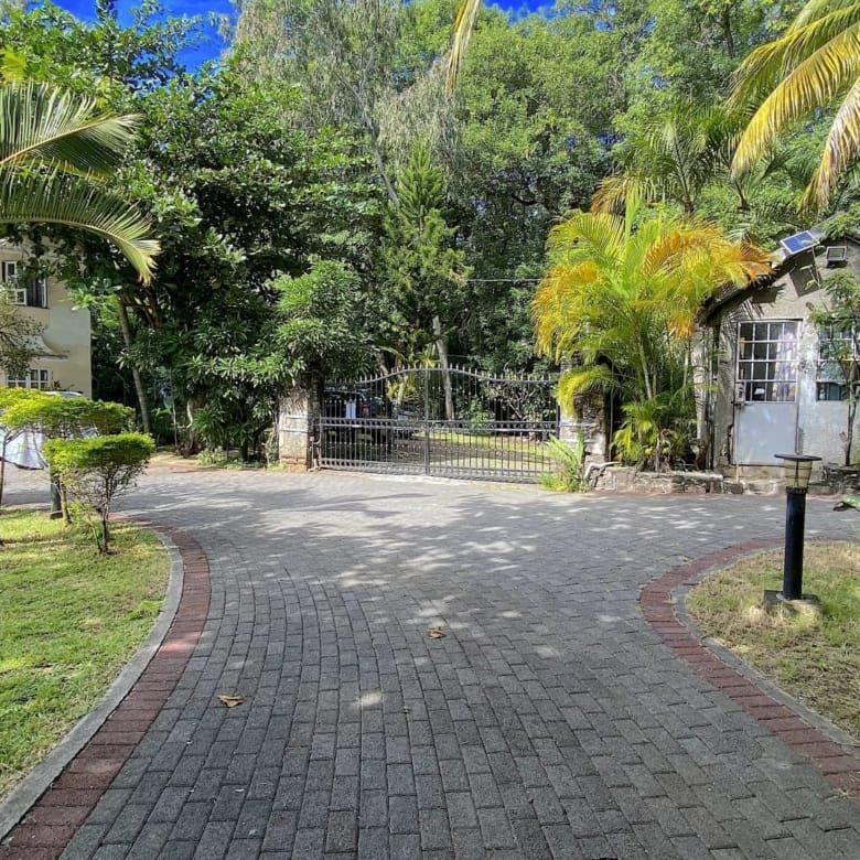 Rental – 2 Bedroom Fully Furnished Apartment with Pool in a Gated Community – Poste Lafayette, Flacq