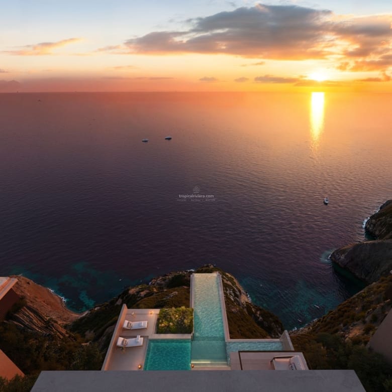 4 Bedroom Fendi Casa Azure Oceanfront Villas – Aida, Oman