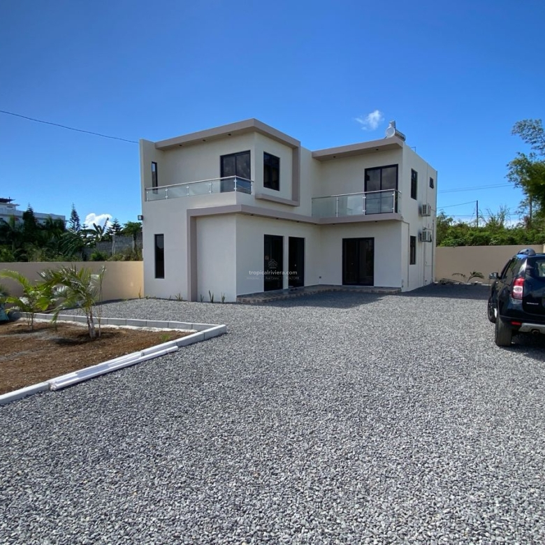 Move-In Ready in Grand Baie: A Brand-New, Fully Furnished 4-Bedroom Villa – 195 m2